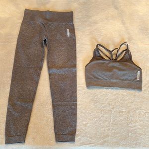 Gymshark Adapt Seamless Marl Leggings and Sports Bra Set in grey size small